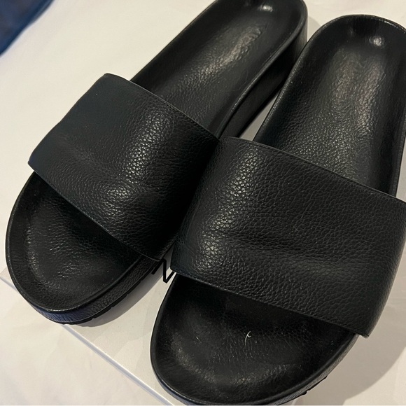 Vince black leather slides size 40/10 women’s - Picture 1 of 3